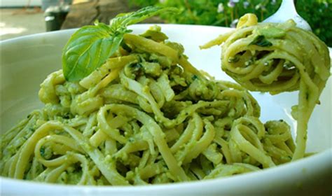 VegNews Vintage TV: Avocado Pesto Pasta 